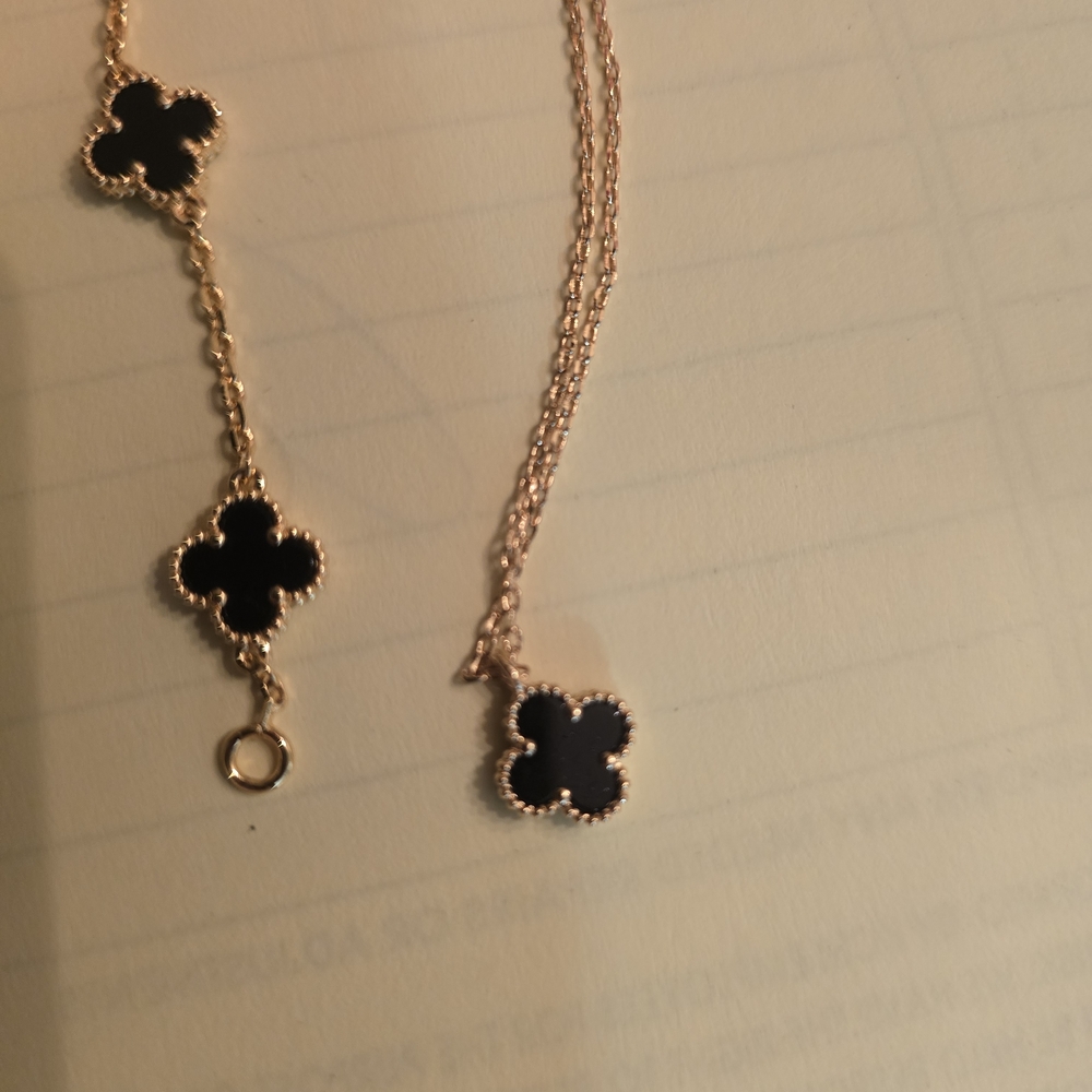 Elegant Black and Gold Clover Necklace And Bracelet Set With Earrings.